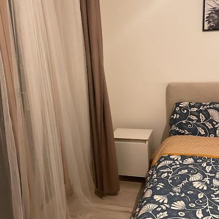 Appartement Cosy Et Bien Equipe Nanterre Luaran gambar