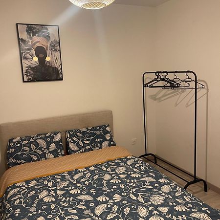 Appartement Cosy Et Bien Equipe Nanterre Luaran gambar