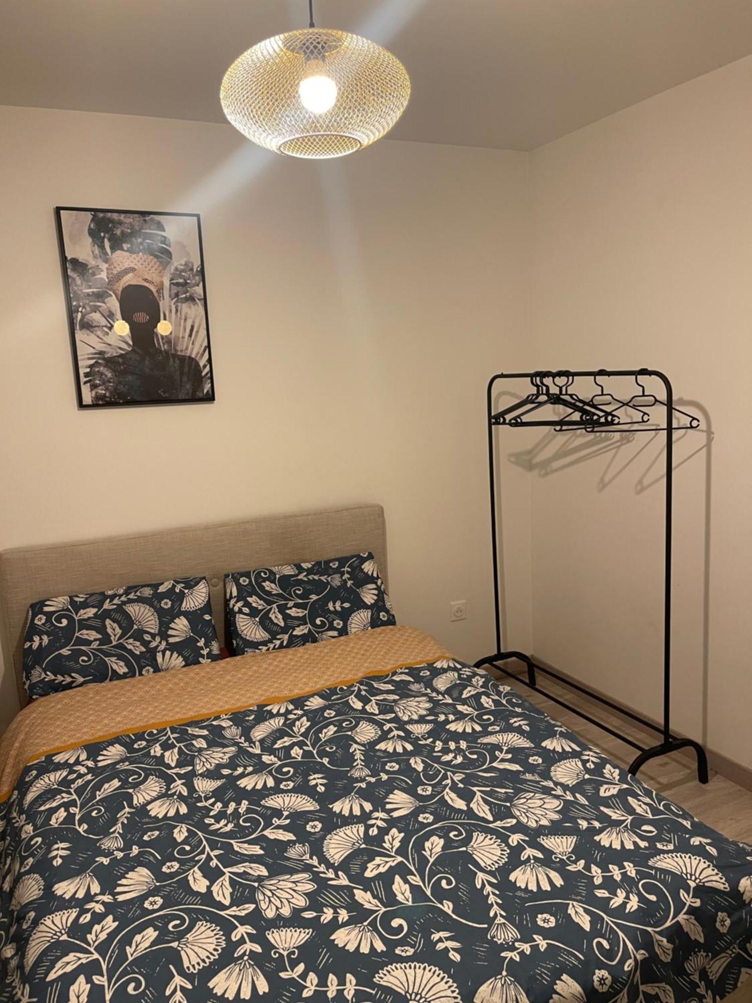 Appartement Cosy Et Bien Equipe Nanterre Luaran gambar